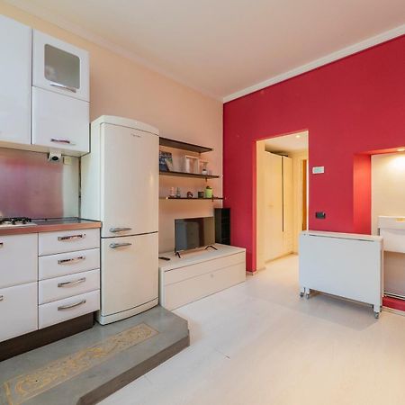 Xenia Apartments - Colorful Apartment In Fiera Area Milano Exteriör bild