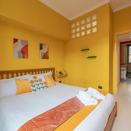 Xenia Apartments - Colorful Apartment In Fiera Area Milano Exteriör bild