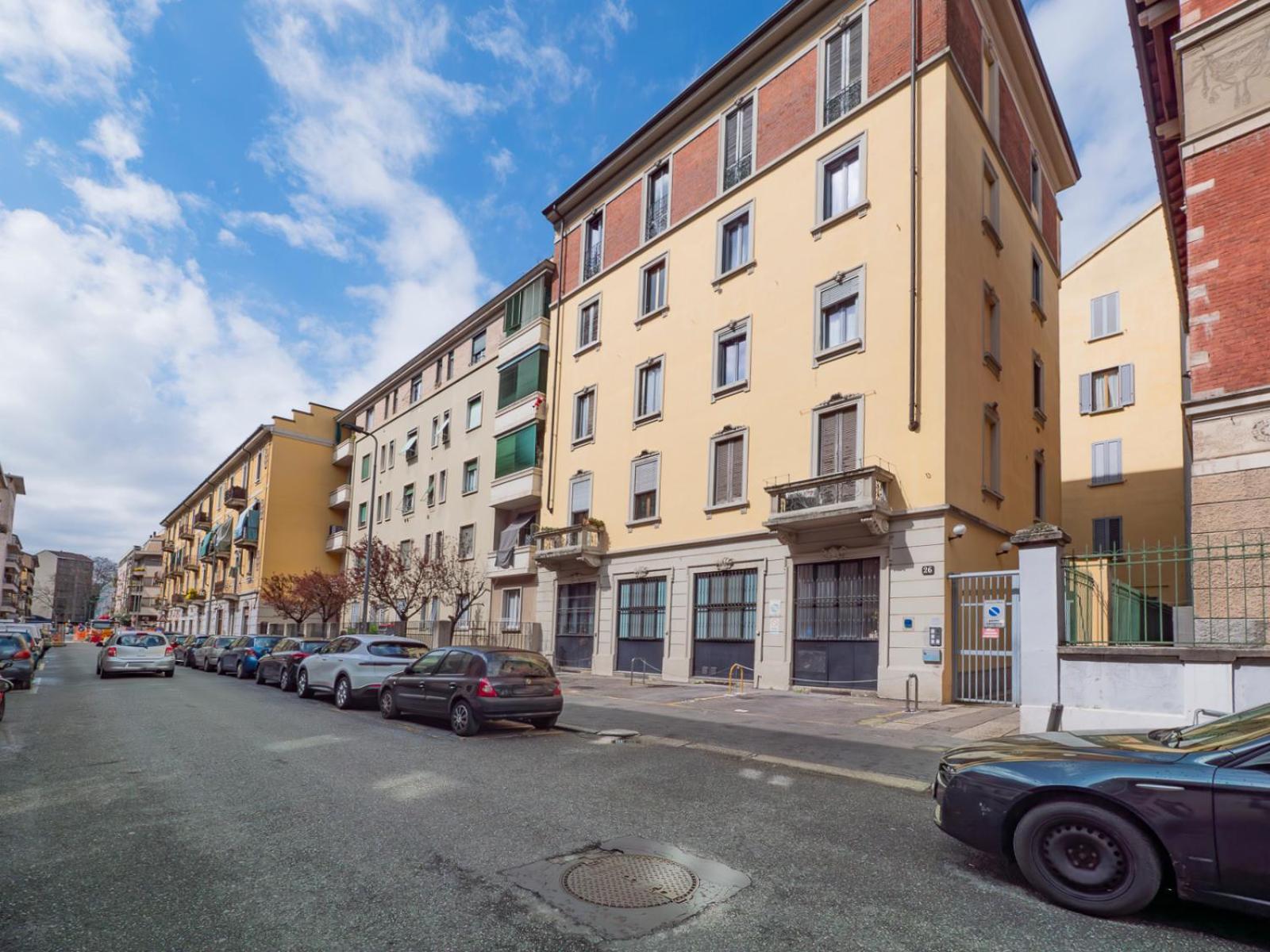 Xenia Apartments - Colorful Apartment In Fiera Area Milano Exteriör bild